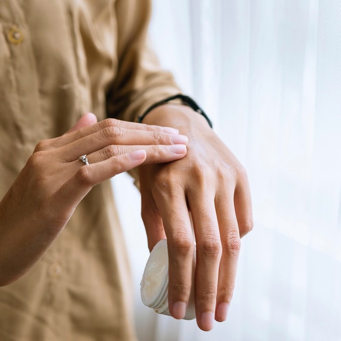Mẹ bỉm chăm sóc con