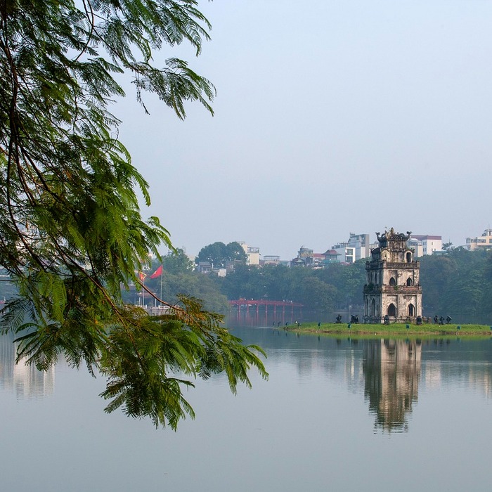 Hồ Gươm lãng mạn