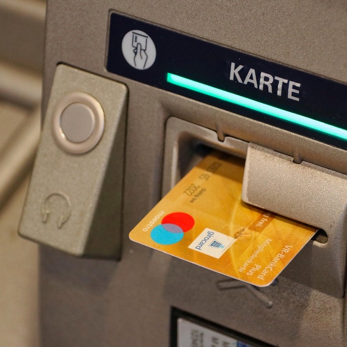 Rút tiền tại ATM