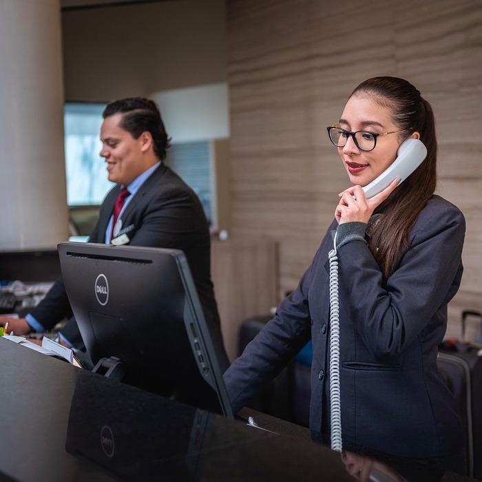 Ông bà gọi điện thoại