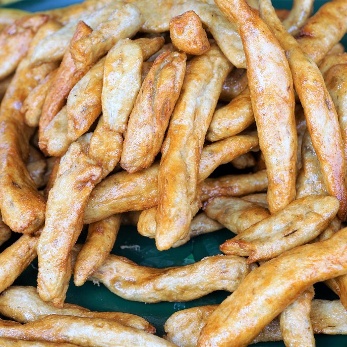 - mẹ cho bé uống thuốc